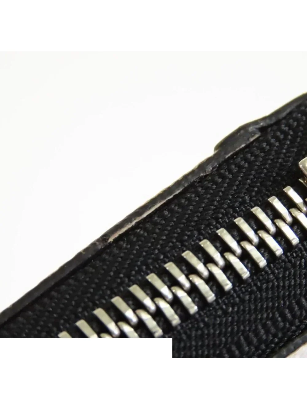 Louis Vuitton Zippy Wallet Horizontal White Taigarama